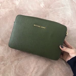 Michael Kors Jet Set Travel Crossbody